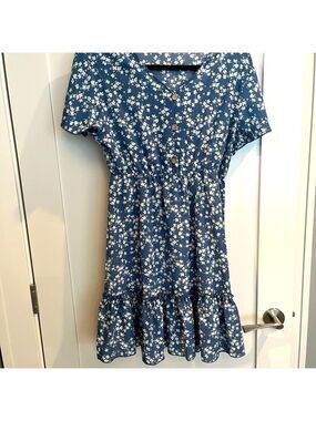 Floral Blue Women's Dress Size L Never worn